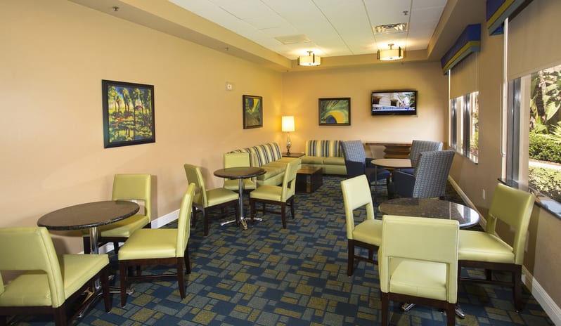 Rosen Inn International - The Den Lounge Full View